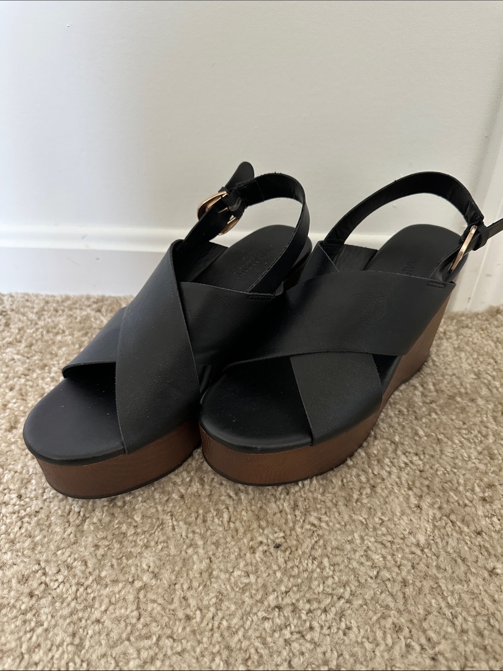 Old Navy Black Crisscross Platform Wedge Sandals with Brown Wood-Effect Sole